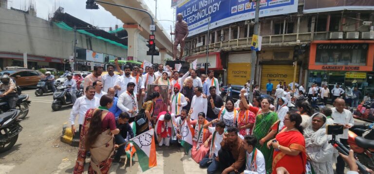 नागपूर शहरात राष्ट्रवादी काँग्रेस पार्टीचे आक्रमक निषेध आंदोलन; पोलिसांकडून कार्याध्यक्ष श्रीकांत शिवणकर यांना ताब्यात घेण्याचा प्रयत्न