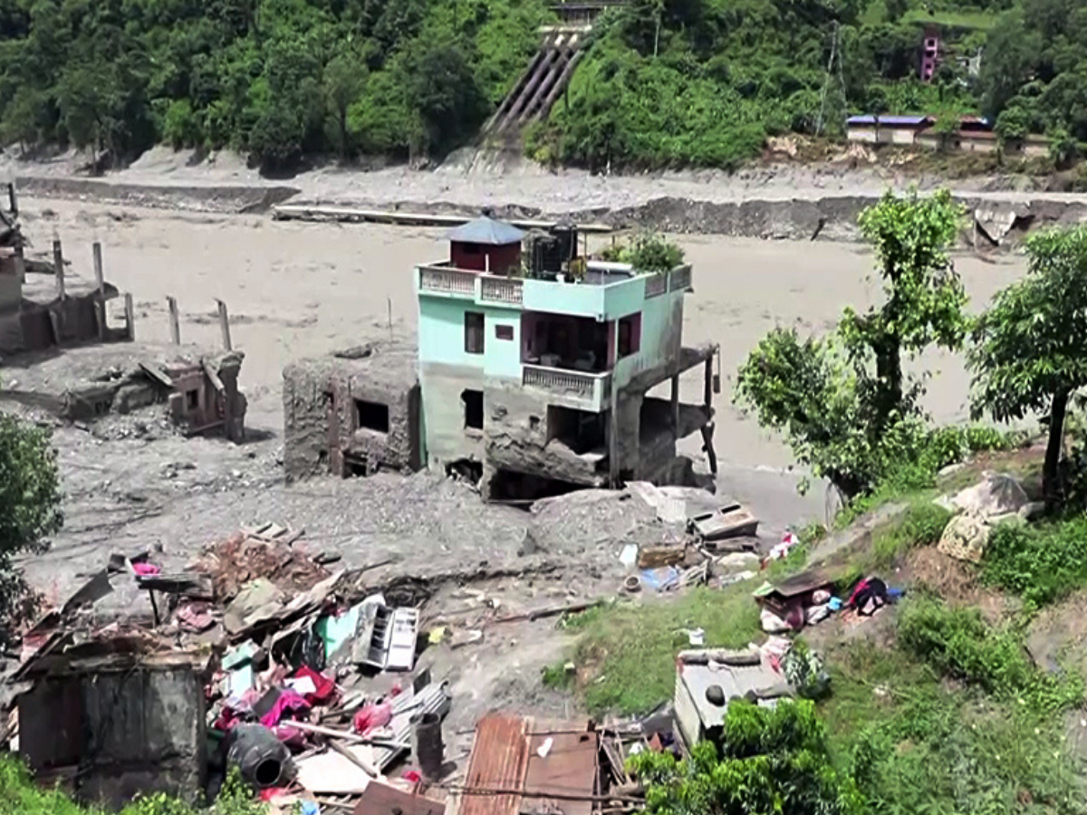 नेपाळमधील भीषण फ्लॅश फ्लडमध्ये मृतांची संख्या 1,204 वर; सुमारे 3,900 जणांशी अद्याप संपर्क नाही