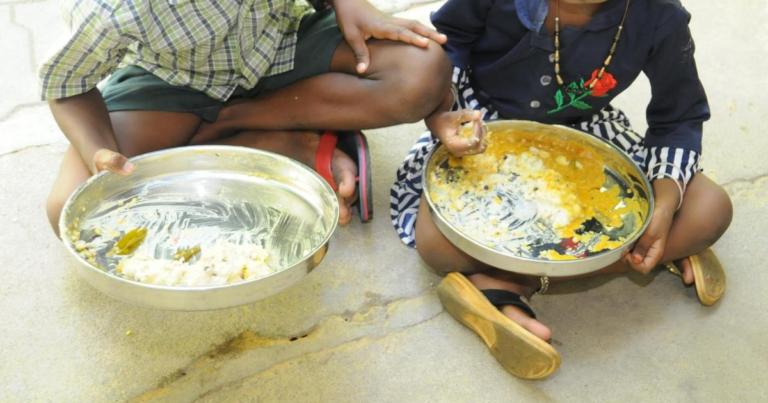Tamil Nadu School: तामिळनाडूत शाळकरी मुलांच्या सांबरमध्ये मिसळली शेणाची पूड, पतीचे संतापजनक कृत्य